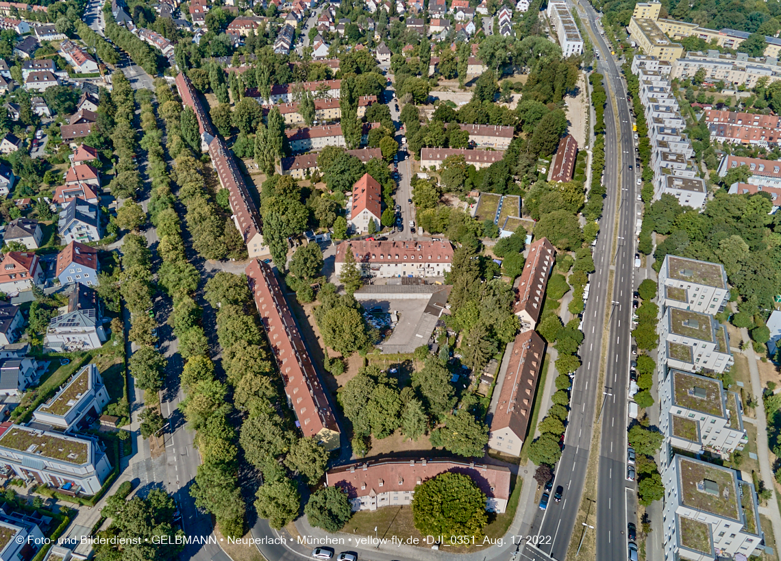 17.08.2022 - Luftbilder von der Baustelle Maikäfersiedlung in Berg am Laim